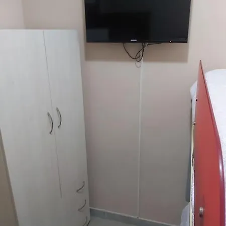 A 2km Dalla Caserma Salomone. Apartamento *